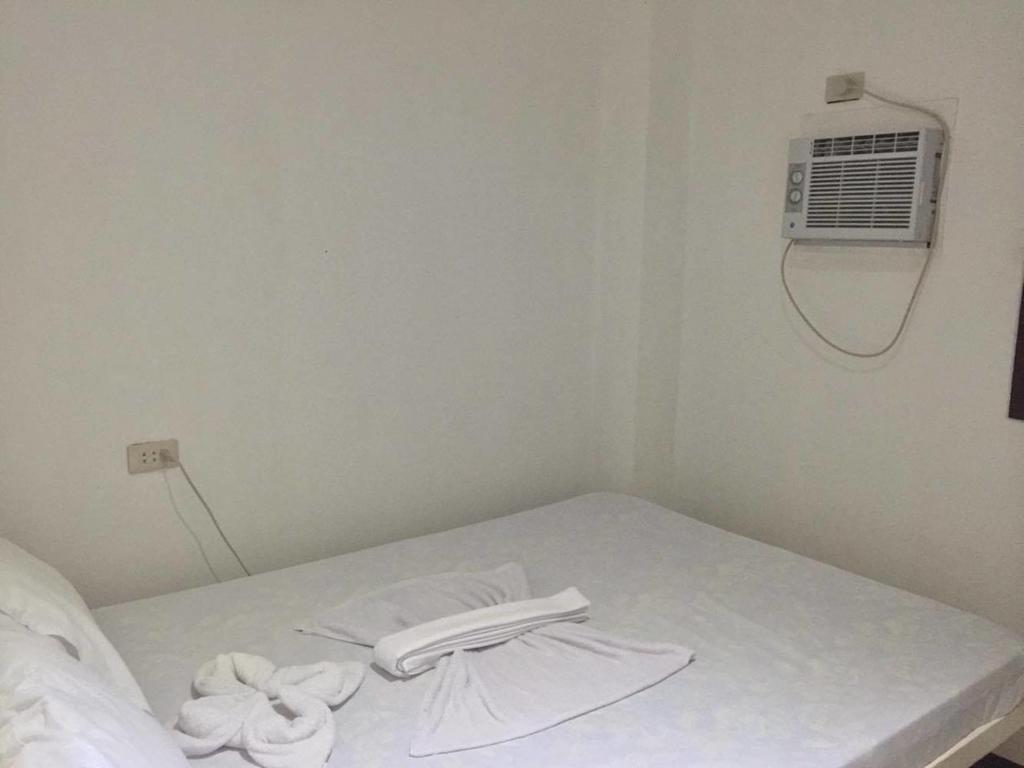 אל נידו Alexzus Backpackers Travel Lodge מראה חיצוני תמונה