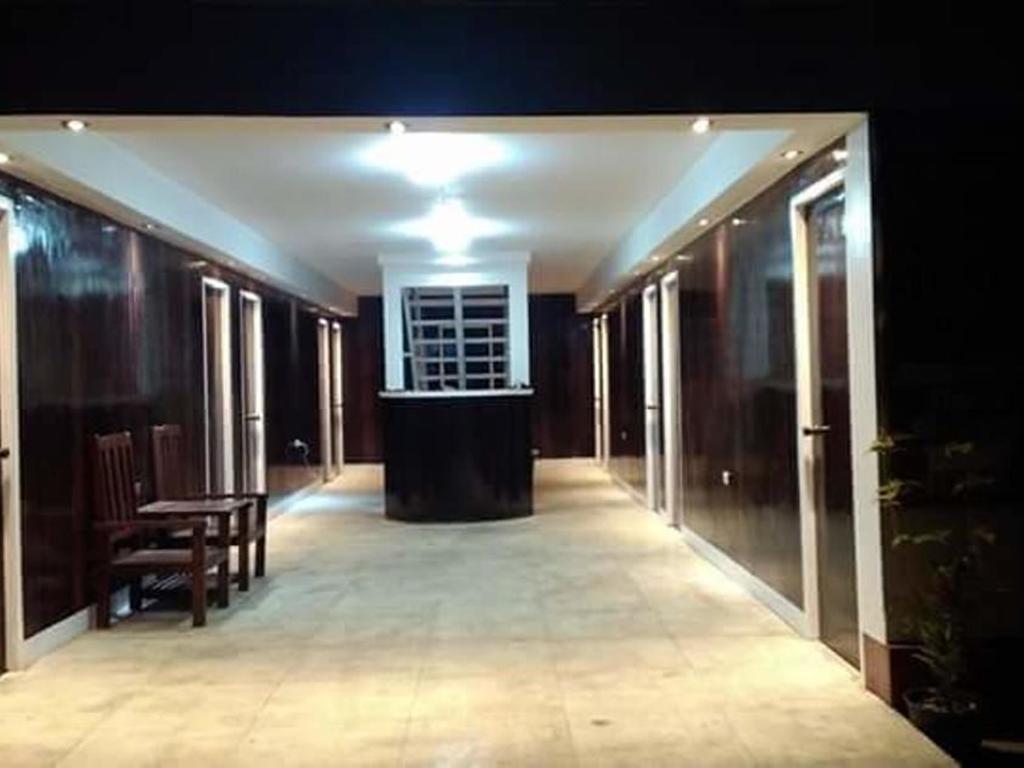 אל נידו Alexzus Backpackers Travel Lodge מראה חיצוני תמונה