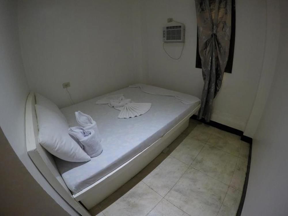 אל נידו Alexzus Backpackers Travel Lodge מראה חיצוני תמונה